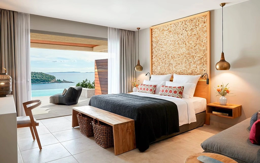 Censo home Coastal Retreat with Natural Elements hotel bedroom furniture