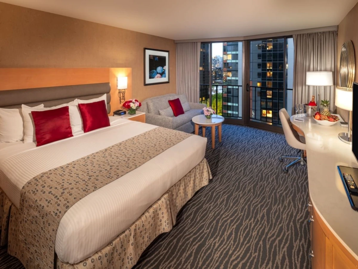 Pops of Color for a Contemporary Vibe Hotel Room Design