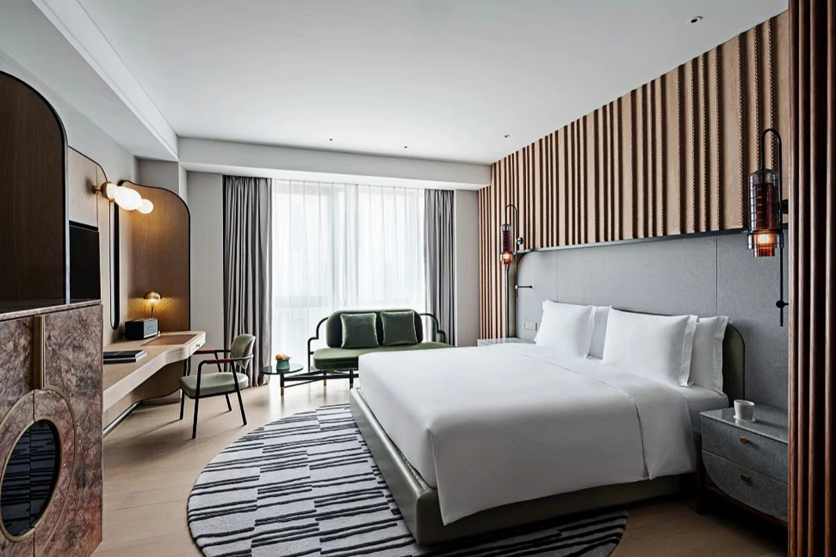 Warm Contemporary Comfort Hotel Room Design