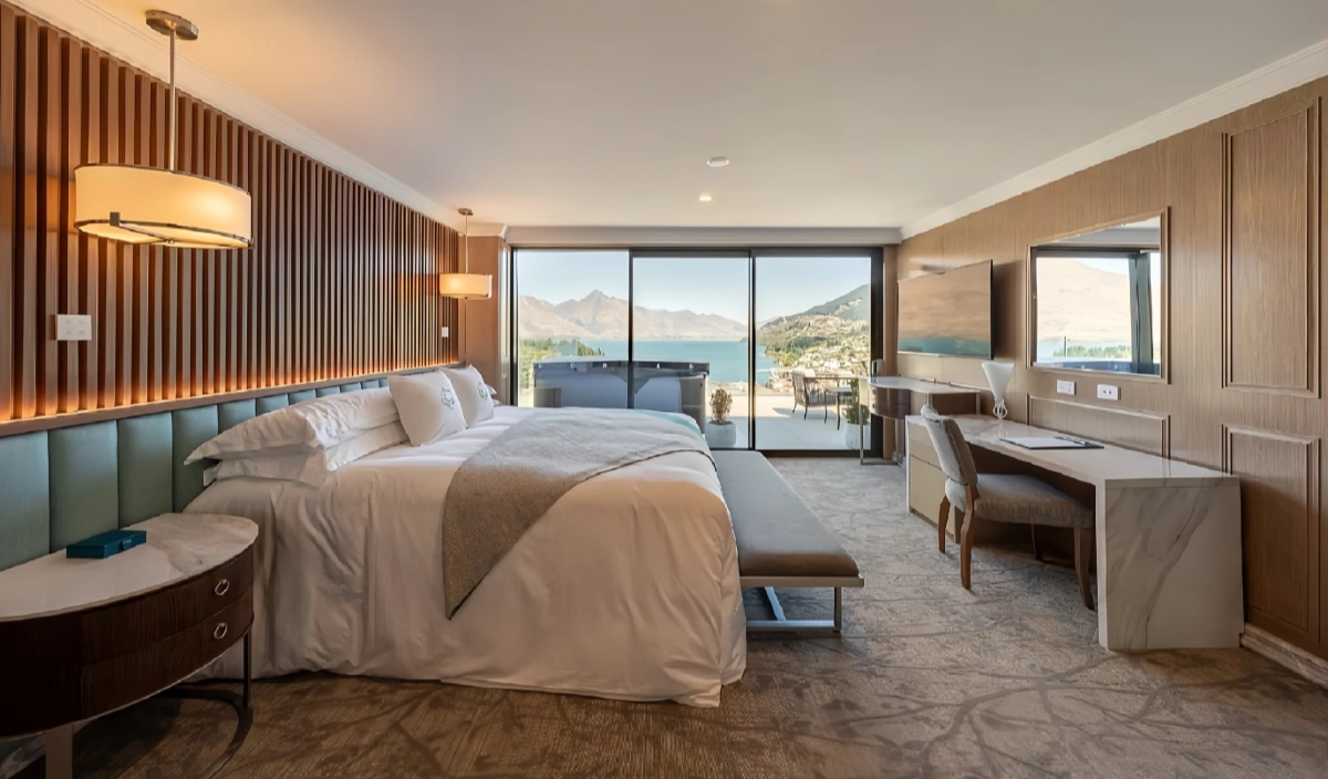 CenSo Home achieving a luxury hotel bedroom