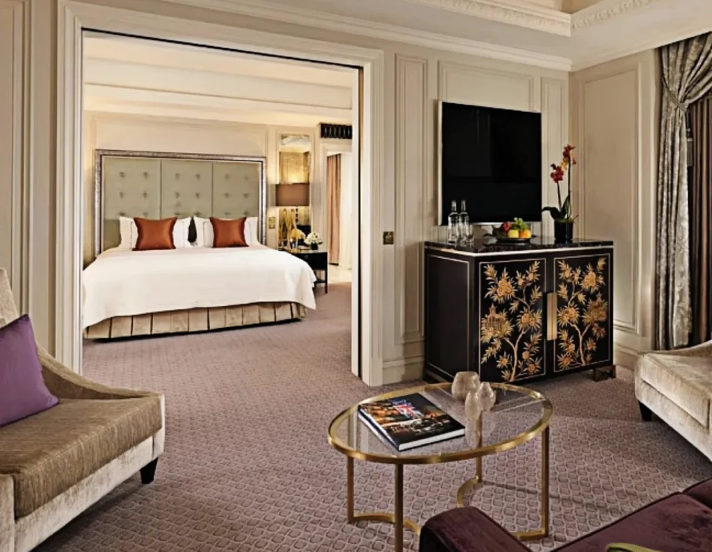 Best 20 Hotel Room Furniture Ideas 6